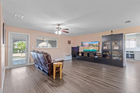 Купить виллу или дом в Хомстед, Флорида 4 спальни, 149.57м2, № 1996401 - фото 7