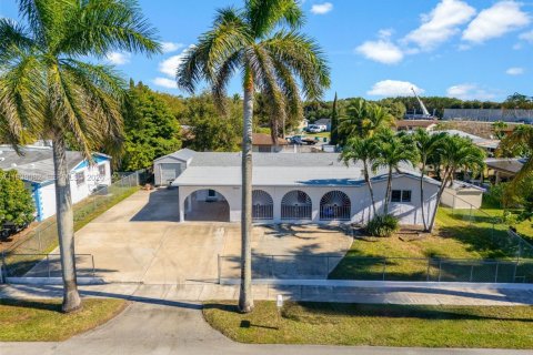 Дом в Хомстед, Флорида 4 спальни, 149.57м2 № 1996401