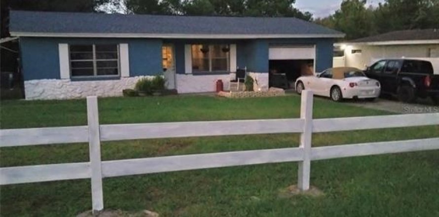 House in Orange City, Florida 4 bedrooms, 121.14 sq.m. № 1870983