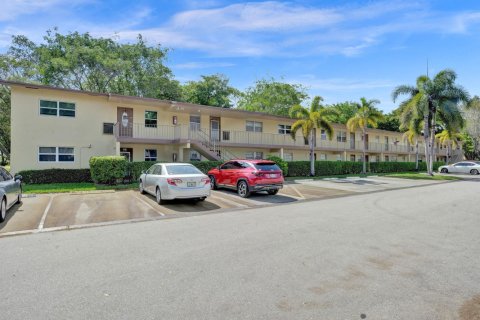 Condo in Margate, Florida, 2 bedrooms  № 1117957 - photo 1