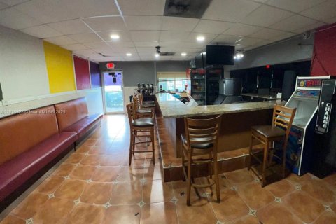 Propiedad comercial en venta en Miami, Florida № 1770723 - foto 15
