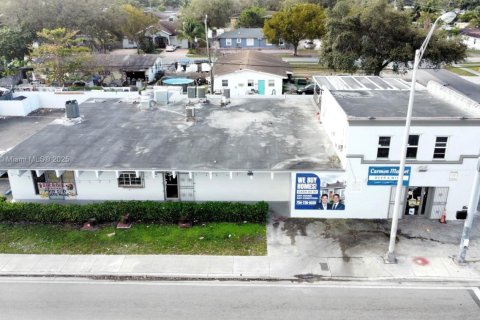 Propiedad comercial en venta en Miami, Florida № 1770723 - foto 6