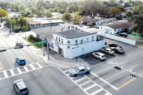 Propiedad comercial en venta en Miami, Florida № 1770723 - foto 7
