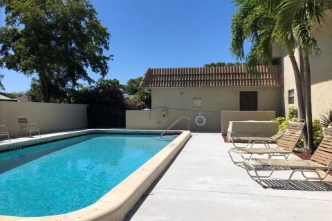 Condo in Coral Springs, Florida, 2 bedrooms  № 2172006 - photo 14