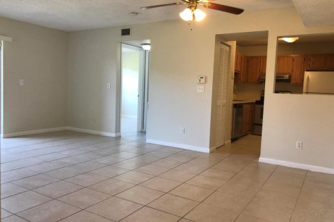 Condo in Coral Springs, Florida, 2 bedrooms  № 2172006 - photo 4