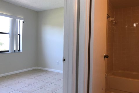Condo in Coral Springs, Florida, 2 bedrooms  № 2172006 - photo 7