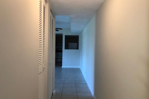 Condo in Coral Springs, Florida, 2 bedrooms  № 2172006 - photo 3