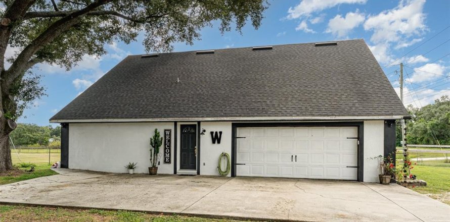 House in Auburndale, Florida 4 bedrooms, 226.87 sq.m. № 1846884