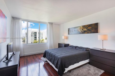 Condo in Miami Beach, Florida, 1 bedroom  № 2004675 - photo 10