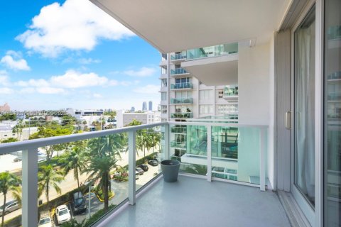 Condo in Miami Beach, Florida, 1 bedroom  № 2004675 - photo 13
