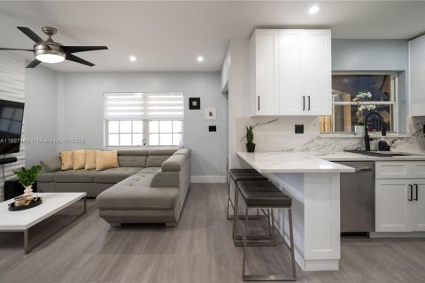 Touwnhouse à vendre à Miami, Floride: 3 chambres, 171.68 m2 № 1949005 - photo 17