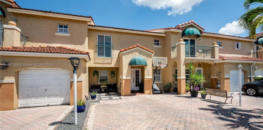 Touwnhouse à Miami, Floride 3 chambres, 171.68 m2 № 1949005