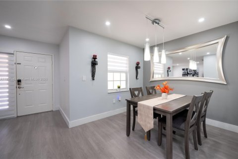 Touwnhouse à vendre à Miami, Floride: 3 chambres, 171.68 m2 № 1949005 - photo 7