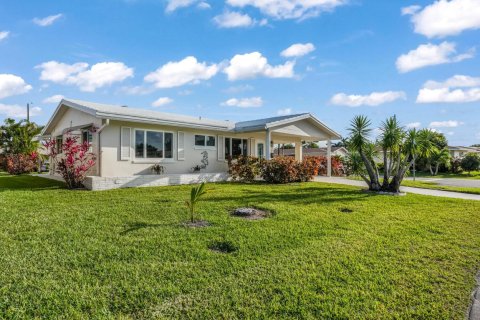 House in Tamarac, Florida 2 bedrooms, 122.45 sq.m. № 2088059 - photo 13