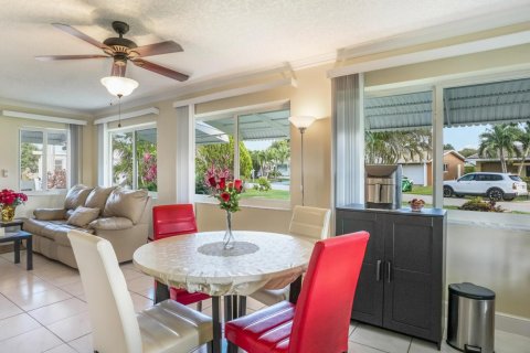 House in Tamarac, Florida 2 bedrooms, 122.45 sq.m. № 2088059 - photo 5