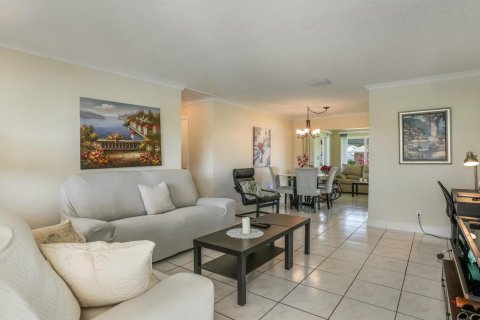 House in Tamarac, Florida 2 bedrooms, 122.45 sq.m. № 2088059 - photo 2