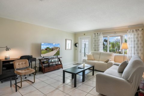 House in Tamarac, Florida 2 bedrooms, 122.45 sq.m. № 2088059 - photo 20