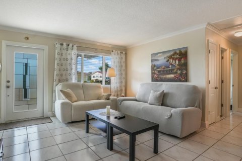 House in Tamarac, Florida 2 bedrooms, 122.45 sq.m. № 2088059 - photo 19