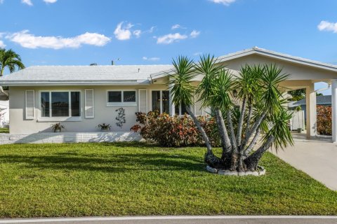 House in Tamarac, Florida 2 bedrooms, 122.45 sq.m. № 2088059