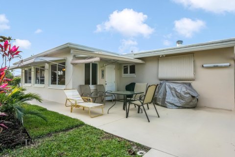 House in Tamarac, Florida 2 bedrooms, 122.45 sq.m. № 2088059 - photo 12
