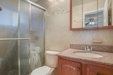 House in Tamarac, Florida 2 bedrooms, 122.45 sq.m. № 2088059 - photo 10