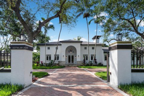 Купить виллу или дом в Пайнкрест, Флорида 6 спален, 554.81м2, № 2050435 - фото 2