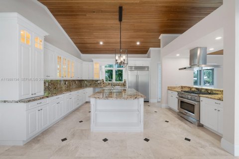 Купить виллу или дом в Пайнкрест, Флорида 6 спален, 554.81м2, № 2050435 - фото 13