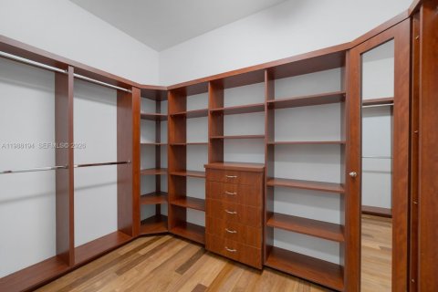 Купить виллу или дом в Пайнкрест, Флорида 6 спален, 554.81м2, № 2050435 - фото 18