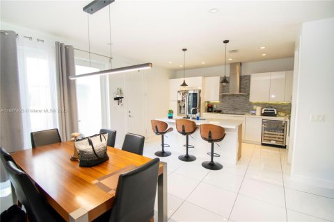 Condominio en alquiler en Doral, Florida, 4 dormitorios, 172.98 m2 № 1941800 - foto 17