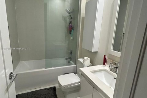 Снять в аренду кондоминиум в Дорал, Флорида 4 спальни, 172.98м2, № 1941800 - фото 10