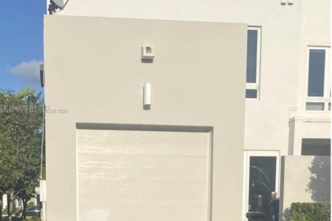 Снять в аренду кондоминиум в Дорал, Флорида 4 спальни, 172.98м2, № 1941800 - фото 3