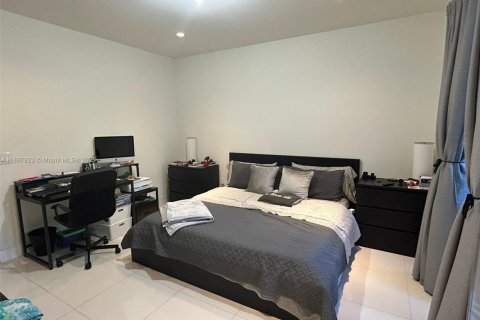 Снять в аренду кондоминиум в Дорал, Флорида 4 спальни, 172.98м2, № 1941800 - фото 11