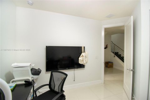 Condominio en alquiler en Doral, Florida, 4 dormitorios, 172.98 m2 № 1941800 - foto 29