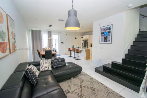 Condominio en alquiler en Doral, Florida, 4 dormitorios, 172.98 m2 № 1941800 - foto 20