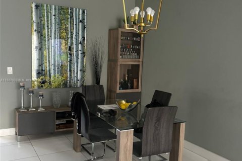 Снять в аренду кондоминиум в Дорал, Флорида 4 спальни, 172.98м2, № 1941800 - фото 7