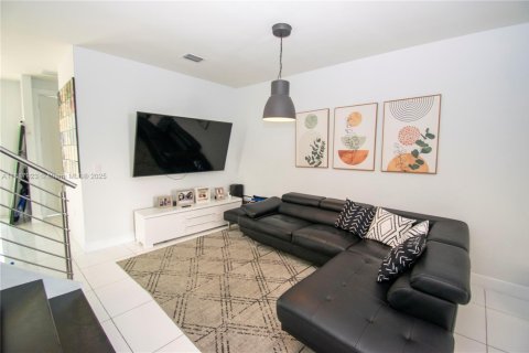 Condominio en alquiler en Doral, Florida, 4 dormitorios, 172.98 m2 № 1941800 - foto 19