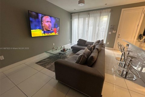 Снять в аренду кондоминиум в Дорал, Флорида 4 спальни, 172.98м2, № 1941800 - фото 8