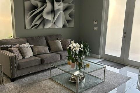 Снять в аренду кондоминиум в Дорал, Флорида 4 спальни, 172.98м2, № 1941800 - фото 5