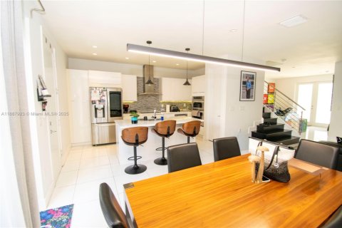 Condominio en alquiler en Doral, Florida, 4 dormitorios, 172.98 m2 № 1941800 - foto 16