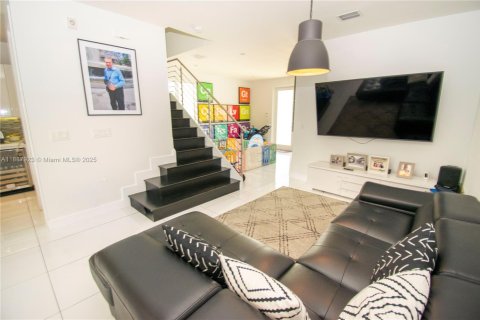 Condominio en alquiler en Doral, Florida, 4 dormitorios, 172.98 m2 № 1941800 - foto 18