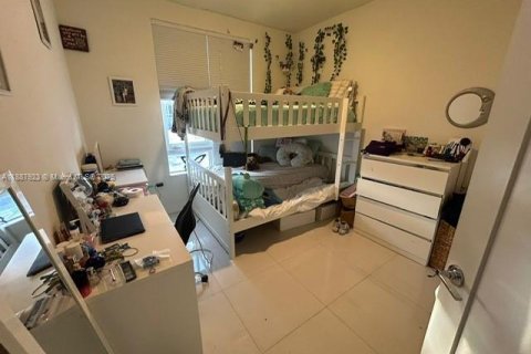 Снять в аренду кондоминиум в Дорал, Флорида 4 спальни, 172.98м2, № 1941800 - фото 12