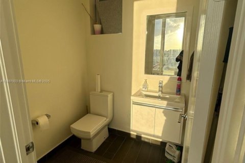 Снять в аренду кондоминиум в Дорал, Флорида 4 спальни, 172.98м2, № 1941800 - фото 15