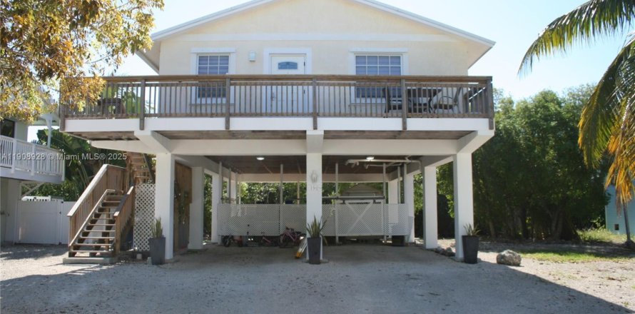 House in Key Largo, Florida 3 bedrooms, 109.25 sq.m. № 2016748
