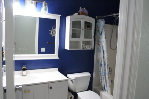 House in Key Largo, Florida 3 bedrooms, 109.25 sq.m. № 2016748 - photo 18