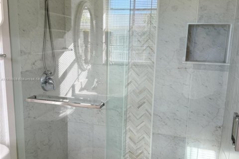 House in Key Largo, Florida 3 bedrooms, 109.25 sq.m. № 2016748 - photo 27