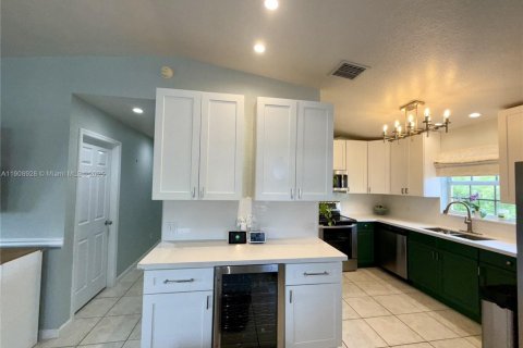 House in Key Largo, Florida 3 bedrooms, 109.25 sq.m. № 2016748 - photo 8