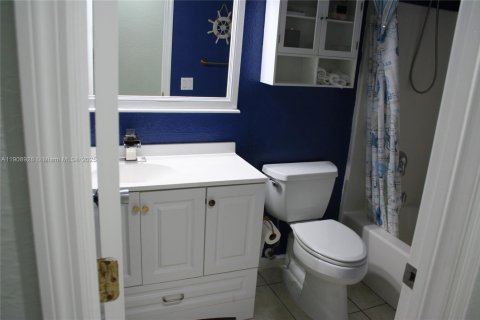 House in Key Largo, Florida 3 bedrooms, 109.25 sq.m. № 2016748 - photo 19