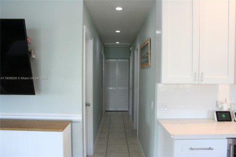 House in Key Largo, Florida 3 bedrooms, 109.25 sq.m. № 2016748 - photo 15