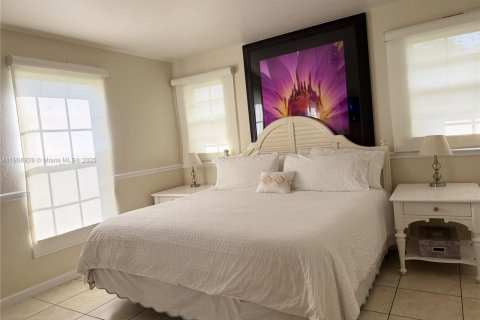 House in Key Largo, Florida 3 bedrooms, 109.25 sq.m. № 2016748 - photo 22