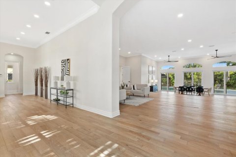 House in Sarasota, Florida 4 bedrooms, 465.63 sq.m. № 2201945 - photo 5